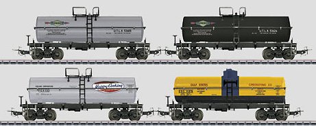 Set with 4 Tin-Plate Tank Cars.