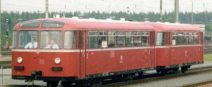 DB class VT 95.9 Powered Rail Bus w/Trailer Car