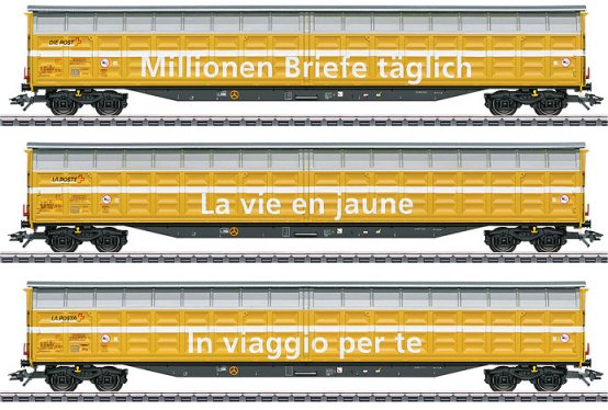 Type Habbiillnss High-Capacity Sliding Wall Boxcar Set.