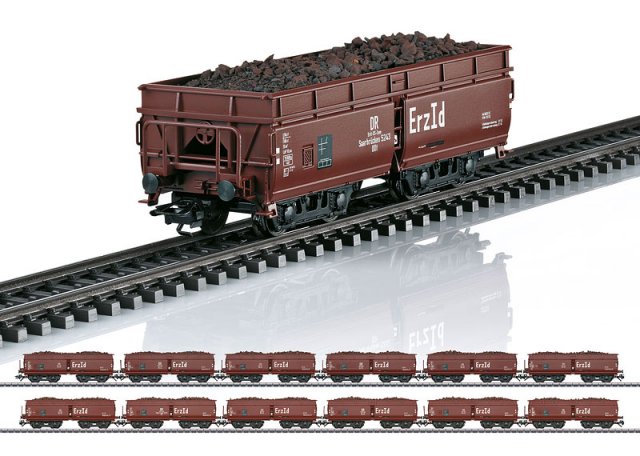 Display with 24 Erz Id Hopper Cars, Era IIIa