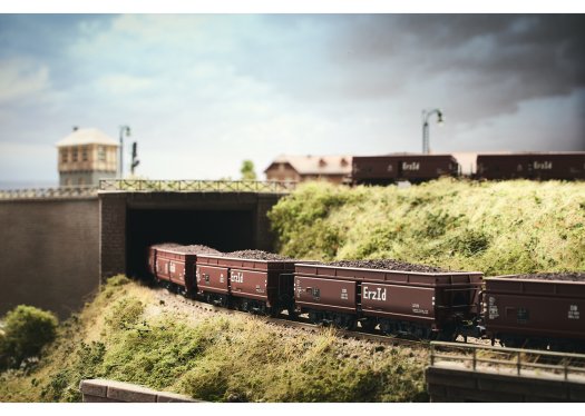 Display with 10 Type Erz Id Hopper Cars