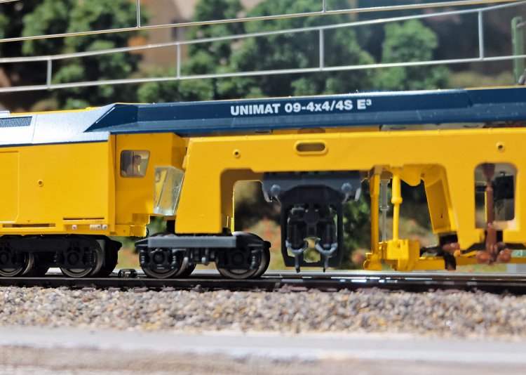 Unimat 09-4x4/4S E3 Ballast Tamping Machine